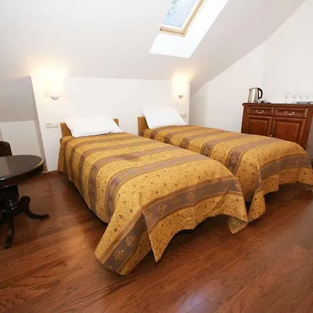 Pensión Avirio Vingis 4*